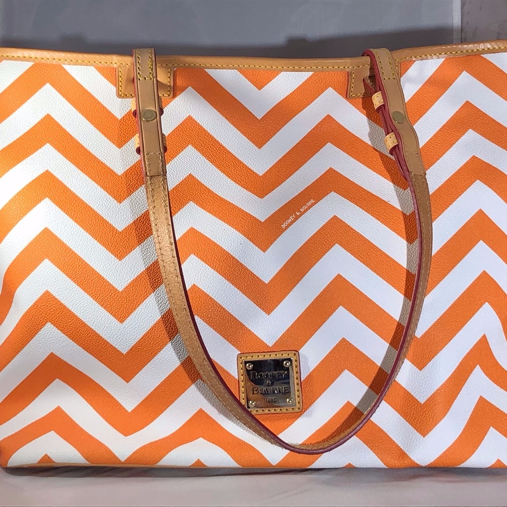 Dooney & Bourke Leisure Shopper tote bag